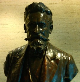 Pulitzer bust